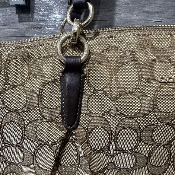 Coach Signature Leather Handbag Shoulder  Bag Purse - Picture 4 of 10
